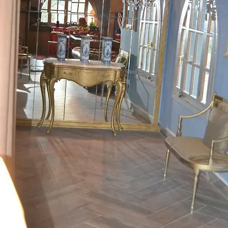 Hacienda Maxine *