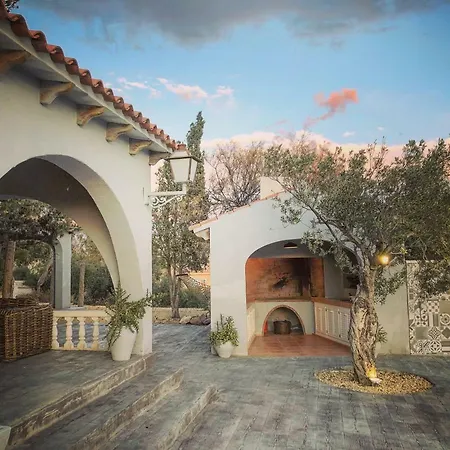 Hacienda Maxine *